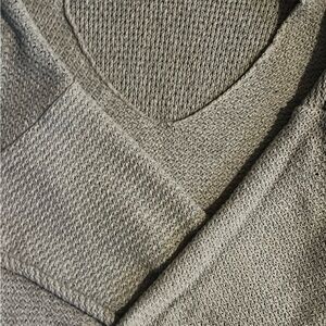 American Eagle Sweater size M.